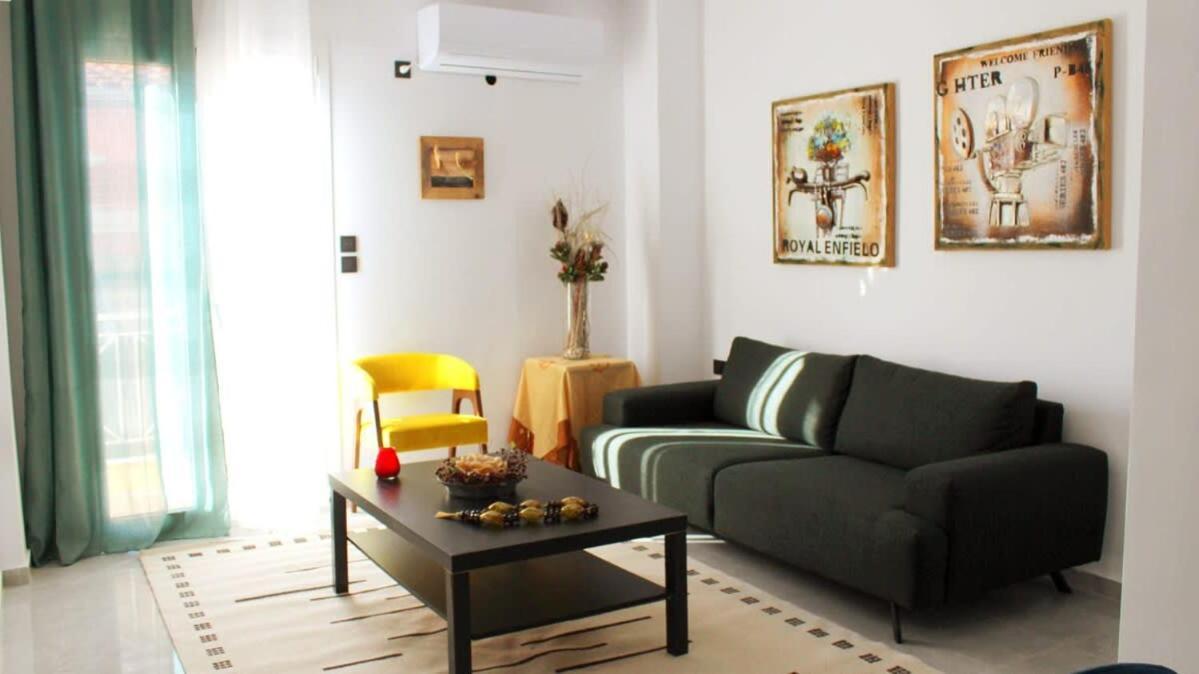 Patras Cozy Nest In The Vibrant City Center Buitenkant foto