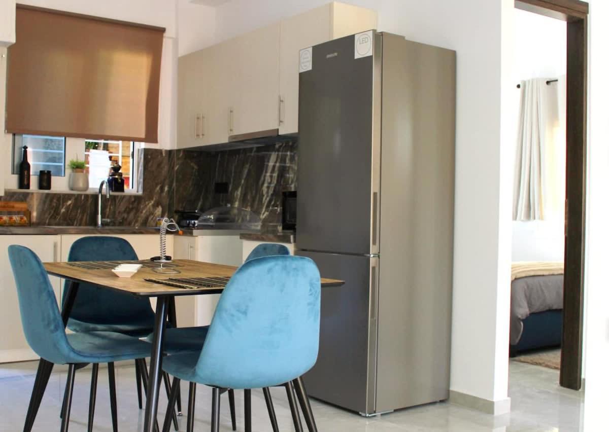 Patras Cozy Nest In The Vibrant City Center Buitenkant foto